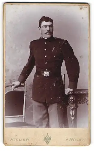 Fotografie A. Wildt, Budweis, K.u.K. Soldat in Uniform mit Bajonett