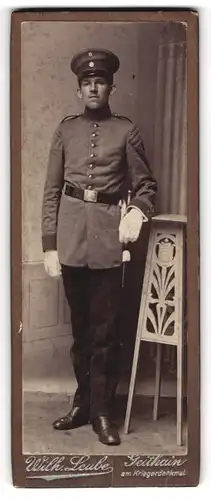 Fotografie Wilh. Leube, Geithain, sächsischer Soldat in Uniform mit Bajonett
