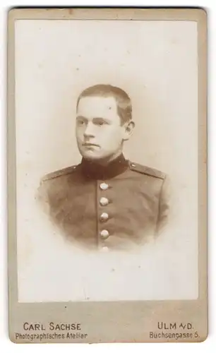Fotografie Carl Sachse, Ulm a. D., junger Soldat in Uniform