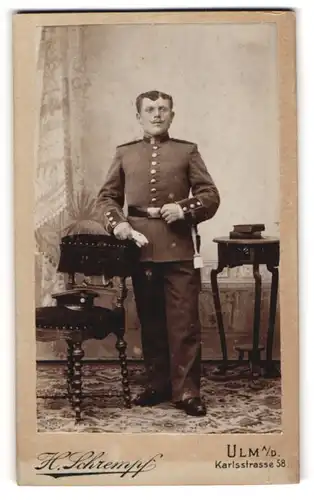 Fotografie H. Schrempf, Ulm a. D., Uffz. in Uniform mit Bajonett