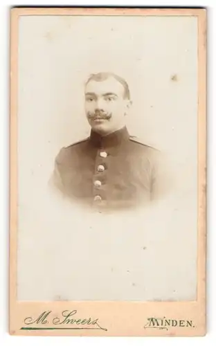 Fotografie M. Sweers, Minden i. W., Bäckerstr. 25, Soldat in Uniform Rgt. 15 mit Mustasch