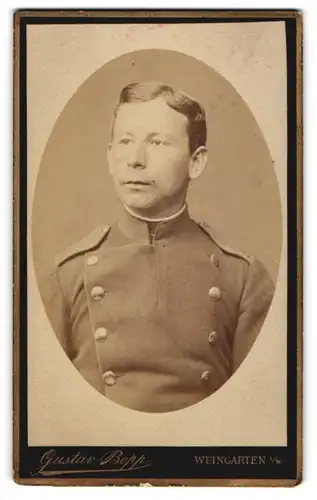 Fotografie Gustav Bopp, Weingarten i. W., Soldat in Uniform