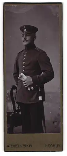 Fotografie Atelier Völkel, Leipzig-Gohlis, sächsischer Soldat in Uniform mit Bajonett und Portepee