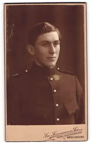 Fotografie Sw. Svensson & Son, Kristianstad, junger schwedischer Soldat in Uniform