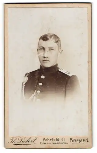Fotografie Th. Siebert, Bremen, junger Soldat in Uniform Rgt. 75 mit Schützenschnur