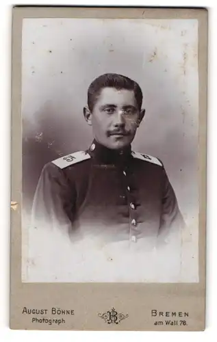 Fotografie August Böhne, Bremen, Soldat des Regiment 75 in Uniform