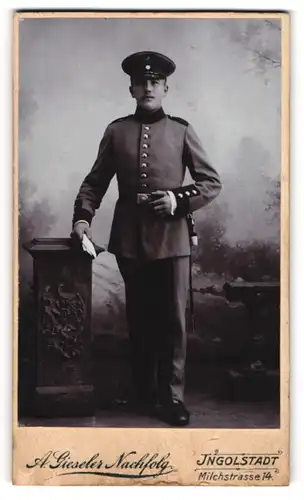 Fotografie A. Gieseler Nachf., Ingolstadt, Soldat in Uniform mit Bajonett und Portepee