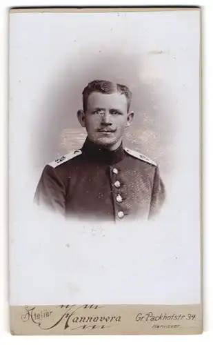 Fotografie Hannovera, Hannover, Gr. Packhofstr. 34, Soldat des Inf. Rgt. 74 in Uniform