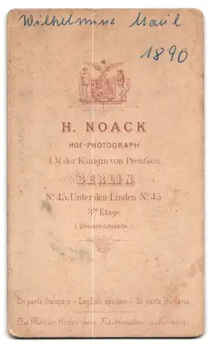 Fotografie H. Noack, Berlin, ältere Dame Wilhelmine Maul im dunklen Kleid mit hochgesteckten Haaren, 1890