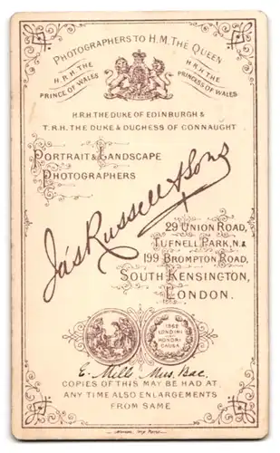 Fotografie Russel & Sons, London, junger Engländer E. Mills, im Anzug mit Mustasch