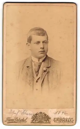 Fotografie Franz Gröschel, Rumburg, junger Mann Josef Klemmer im Anzug mit Krawatte