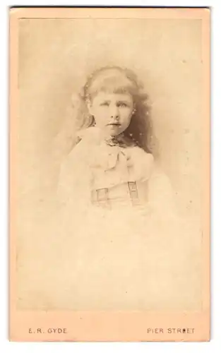 Fotografie E. R. Gyde, Aberystwyth, junges waliser Mädchen Carolien Mary Jones mit 4 Jahren