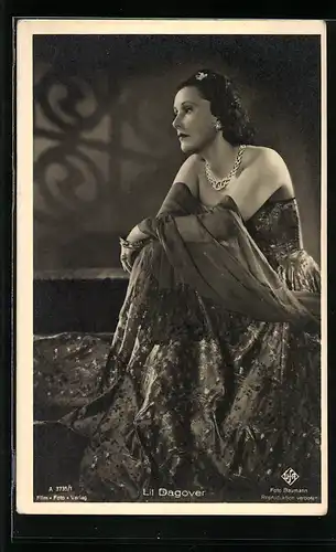 AK Schauspielerin Lil Dagover im Abendkleid