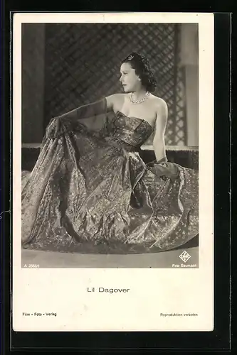AK Schauspielerin Lil Dagover im Abendkleid