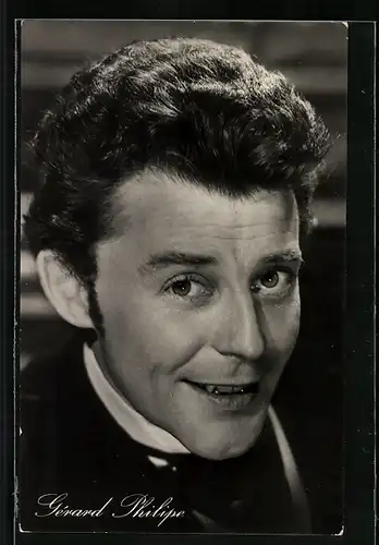 AK Schauspieler Gérard Philipe lächelt