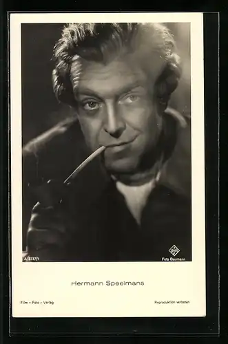 AK Schauspieler Hermann Speelmans beim Rauchen