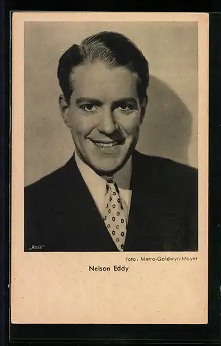 AK Schauspieler Nelson Eddy im Anzug lächelnd