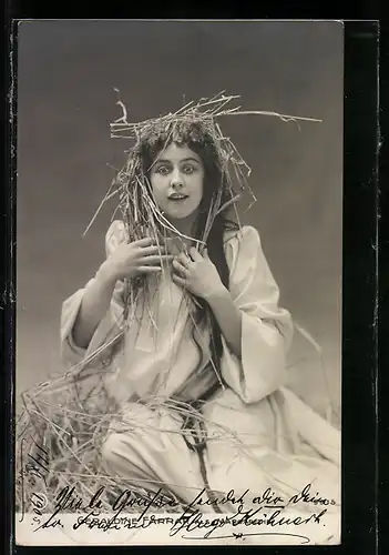 AK Opernsängerin Geraldine Farrar mit Stroh im Haar