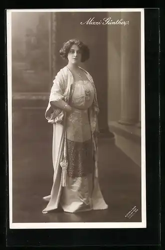 AK Opernsängerin Mizzi Günther im Bühnenkleid