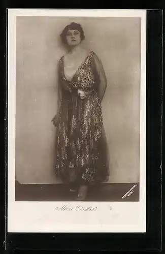 AK Opernsängerin Mizzi Günther im glänzenden Kleid
