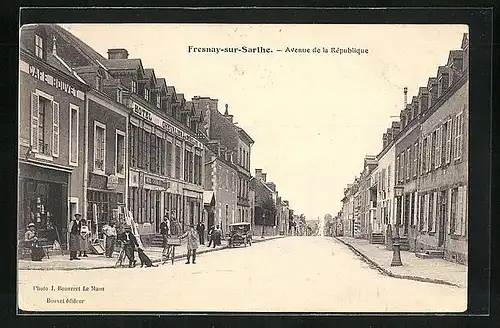 AK Fresnay-sur-Sarthe, Avenue de la Republique