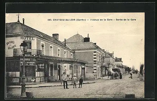AK Chateau-du-Loir, Avenue de la Gare, Sortie de la Gare