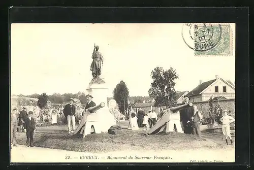 AK Evreux, Monument du Souvenir Francais