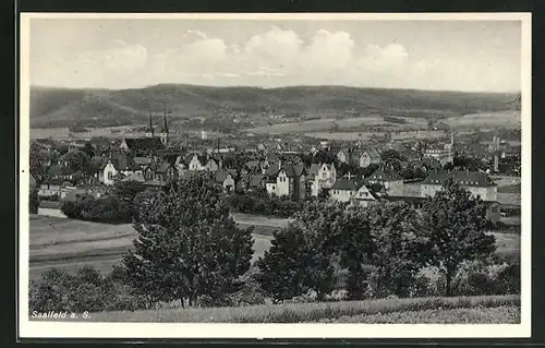 AK Saalfeld / Saale, Ortsansicht mit Kirche im Hintergund