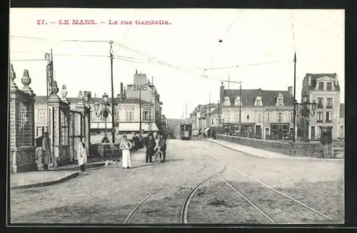 AK Le Mans, La rue Gambetta, Strassenpartie mit Strassenbahn