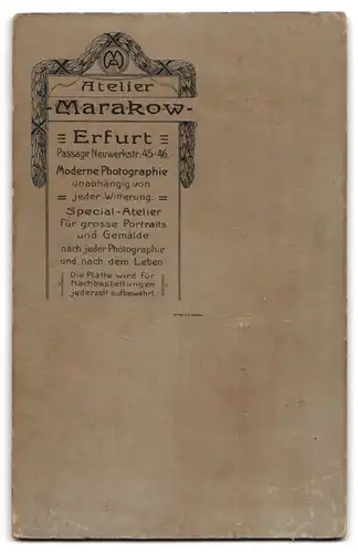 Fotografie Atelier Marakow, Erfurt, Dame im weissen Kleid mit Perlenkette und Blumen