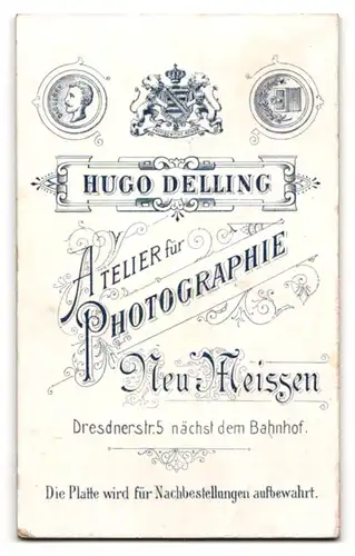 Fotografie Hugo Delling, Meissen, Portrait junger Herr mit geschorenem Haupthaar und Oberlippenbart