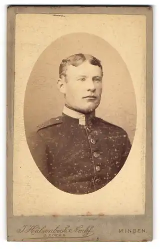 Fotografie J. Hülsenbeck Nachf., Minden, Portrait eines Soldaten in Uniform