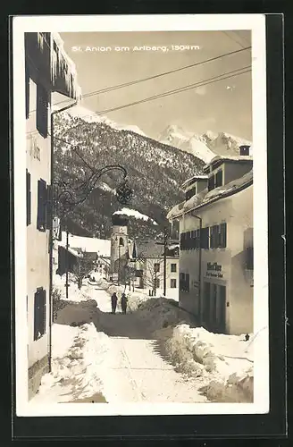 AK St. Anton am Arlberg, Strassenpartie im Winter