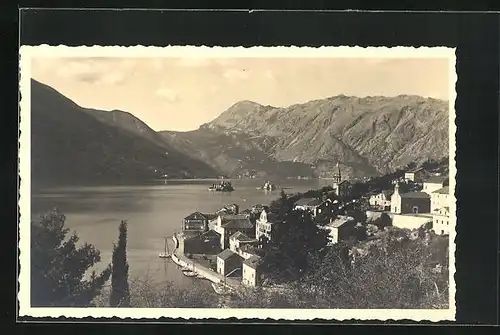 AK Perast, Ortspartie am Seeufer