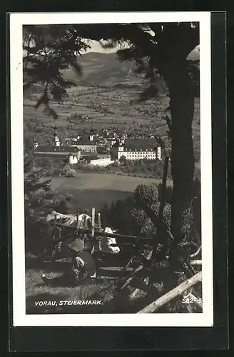 AK Vorau, Blick von einer Anhöhe auf Ort und Kloster