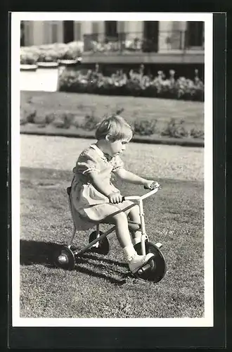 AK Soestdijk, H.K.H. Prinses Marijke fährt Dreirad 1951