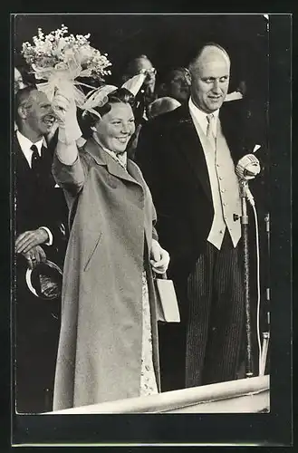 AK H.K.H. Prinses Beatrix bij de tewaterlating van de Groene Draeck 1957