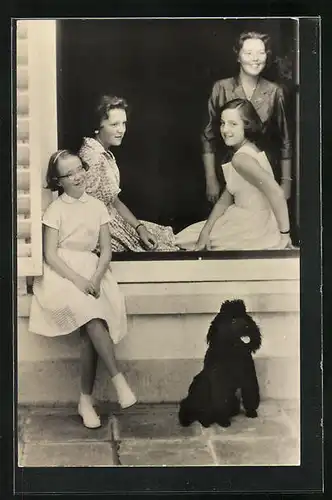 AK Soestdijk, de 4 Prinsessen op de Paleis