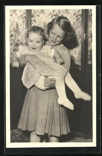 AK Het Loo, Prinses Irene met Prinses Marijke 1948