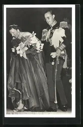 AK Parijs, het Koninklijk Paar verlaat de opera 1950