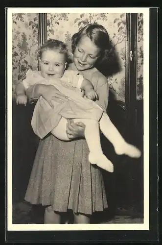 AK Het Loo, Prinses Irene met Prinses Marijke 1948