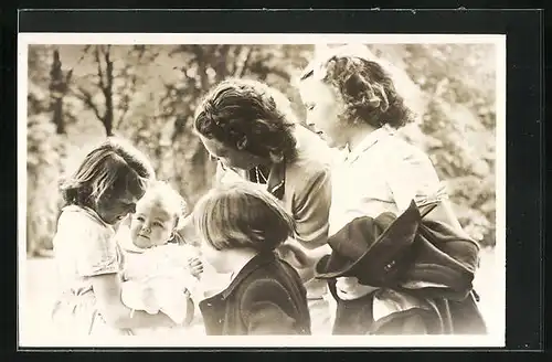 AK Prinzessin Juliana von den Niederlanden mit den vier Prinzessinnen
