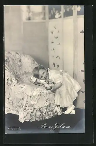 AK Prinses Juliana lehnt auf ihrem Bettchen