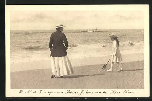 AK H. M. de Koningin von den Niederlanden met Prinses Juliana aan het Schev. Strand