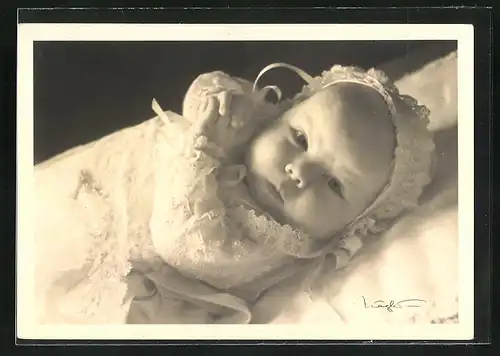 AK Prinzessin Beatrix als Kleinkind im Spitzenkleidchen