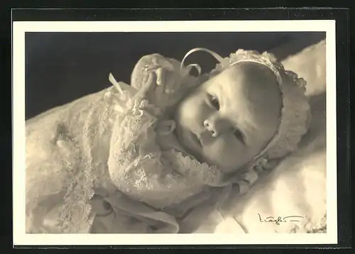 AK Prinzessin Beatrix von den Niederlanden als Neugeborenes im Spitzenhemdchen