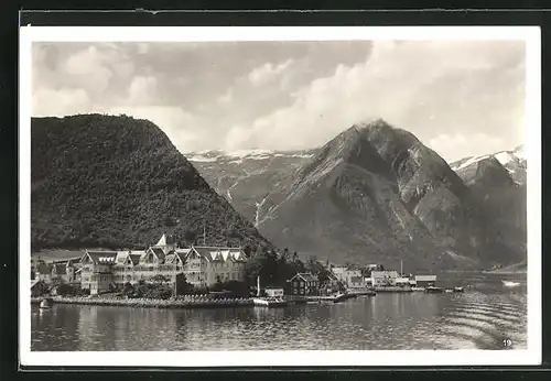 AK Balholm, Ortsansicht mit Kviknes Hotel