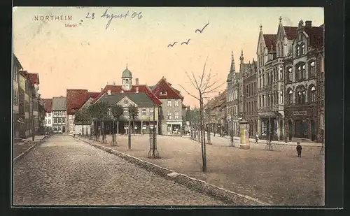 AK Northeim, Markt mit Geschäften und Litfasssäule