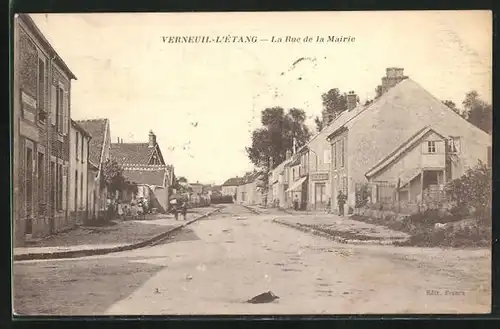 AK Verneuil-L`Etang, La Rue de la Mairie