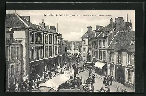 AK Moulinn-la-Marche, Place de la Mairie et Grande Rue